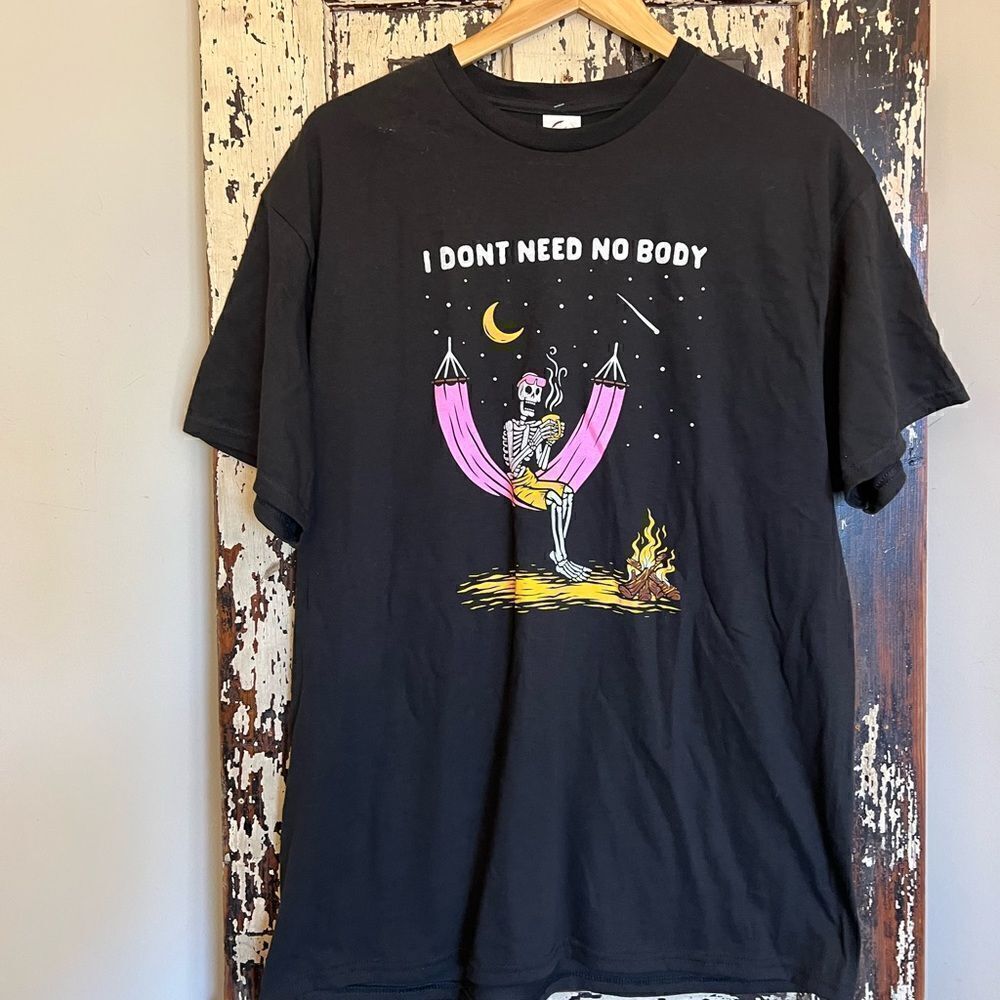 Unisex NWOT funny I Don’t need No Body skeleton T-shirt.  Size XL.